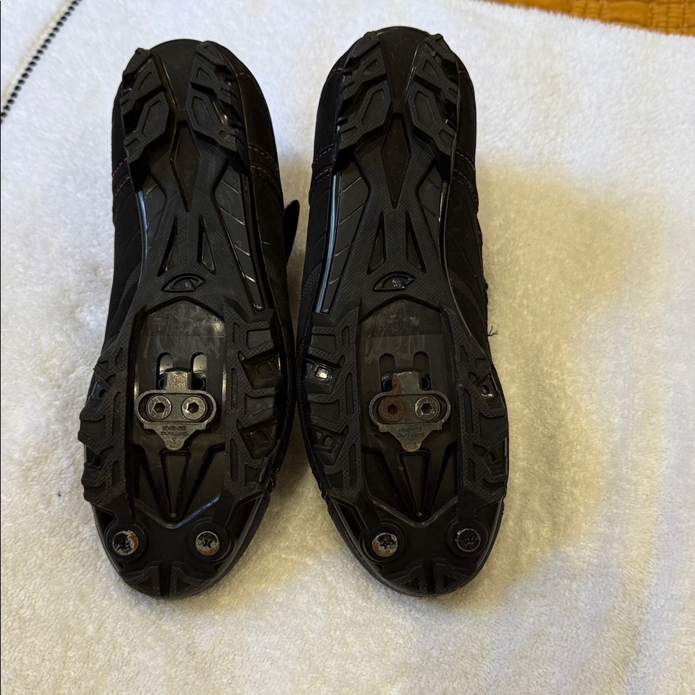 Giro Black and Pink Cycling Shoes with Velcro Straps sz 9 - Picture 3 of 5